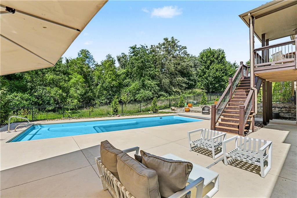 1616 NE Daltons Ridge Dr, Lee's Summit, MO 64064