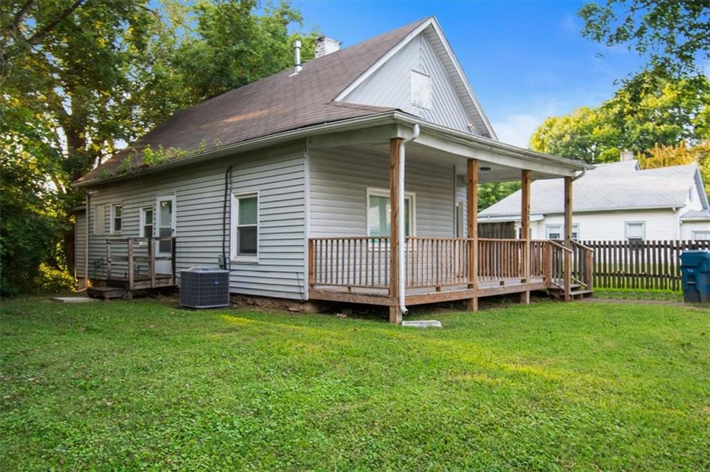908 N High St, Sugar Creek, MO 64054