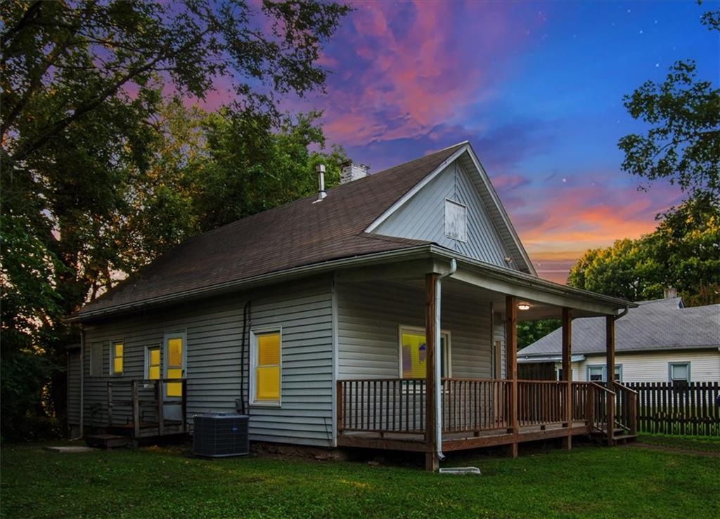 908 N High St, Sugar Creek, MO 64054