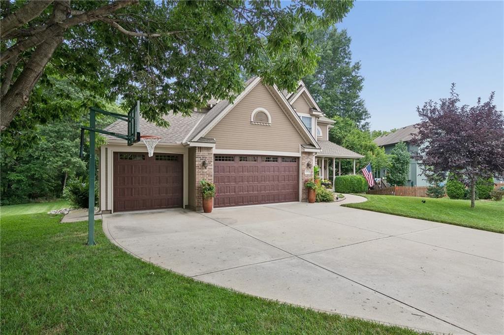 1721 Parkside Dr, Liberty, MO 64068