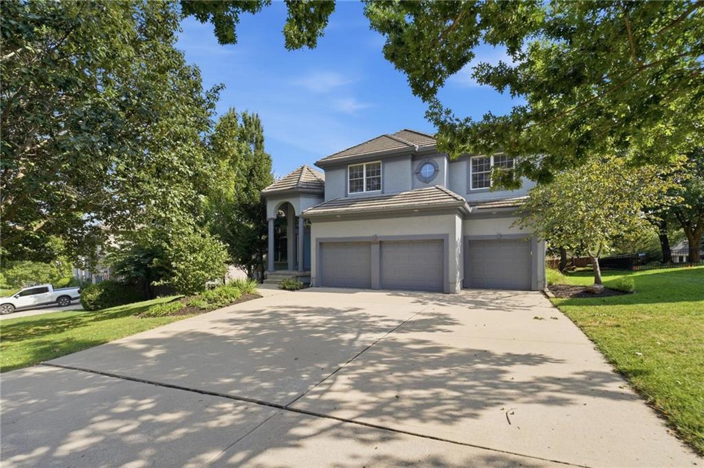 21221 W 81st Pl, Lenexa, KS 66220