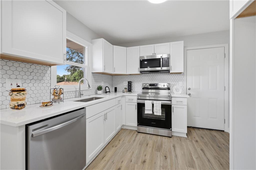 8607 E 83rd St, Raytown, MO 64138