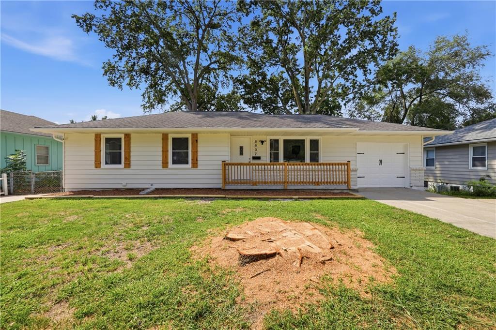 8607 E 83rd St, Raytown, MO 64138