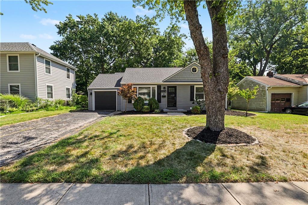 7215 Linden St, Prairie Village, KS 66208