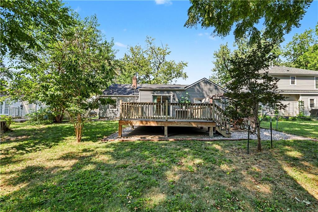 7215 Linden St, Prairie Village, KS 66208