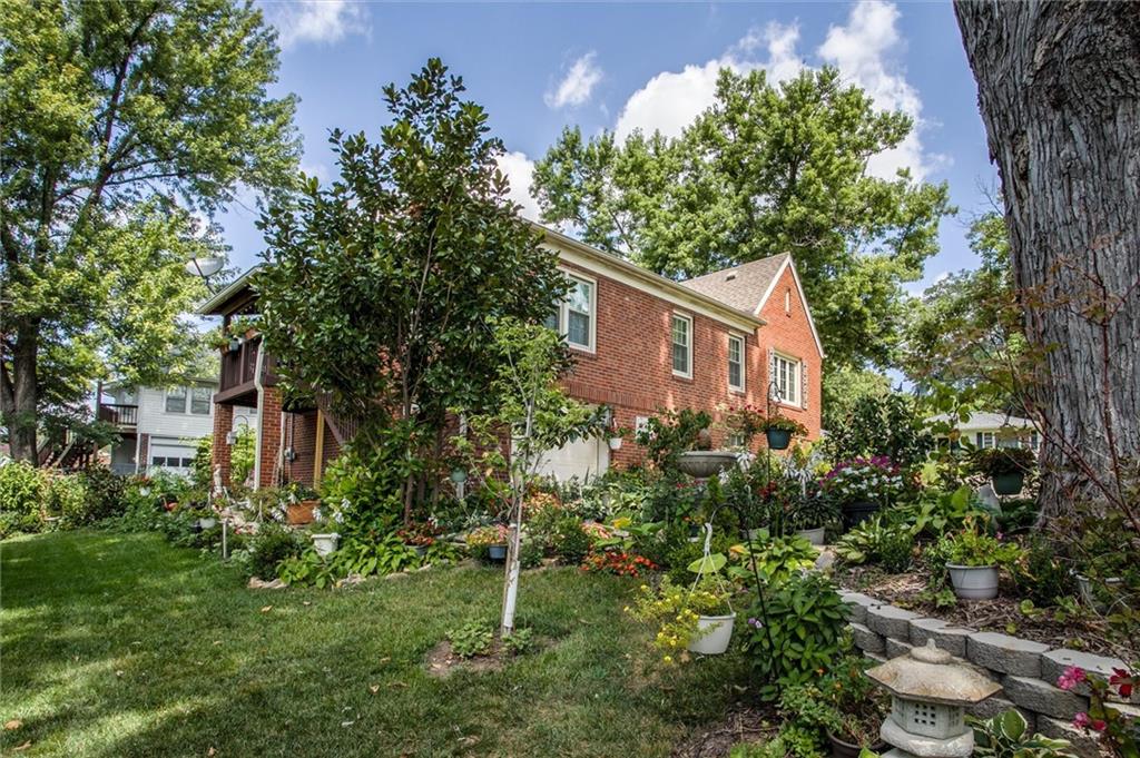 904 Ashland Ct, St Joseph, MO 64506