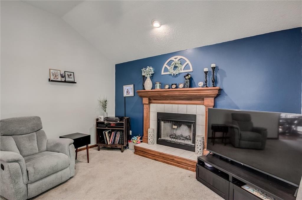 717 SE Pierre Ct, Lee's Summit, MO 64063