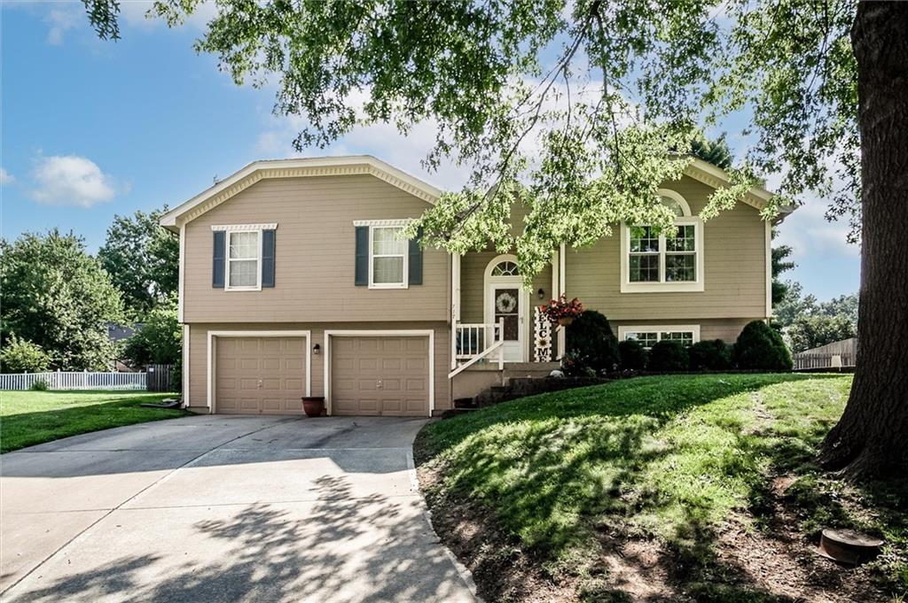 717 SE Pierre Ct, Lee's Summit, MO 64063