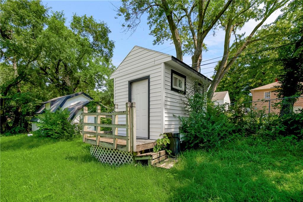 8605 Wayne Ave, Kansas City, MO 64131