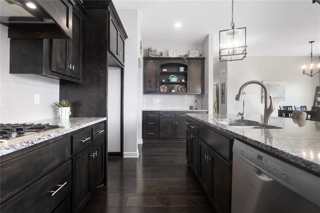 2401 NE 112th St, Kansas City, MO 64155