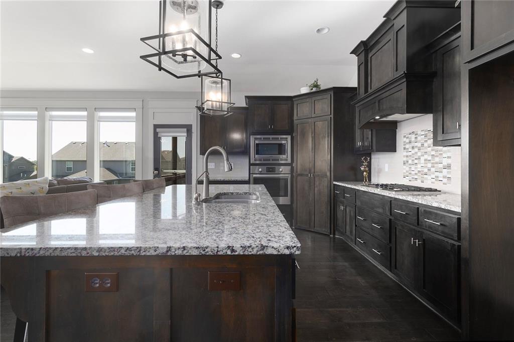 2401 NE 112th St, Kansas City, MO 64155
