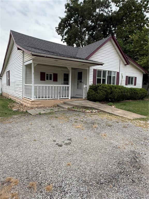 923 E Walnut St, Rich Hill, MO 64779