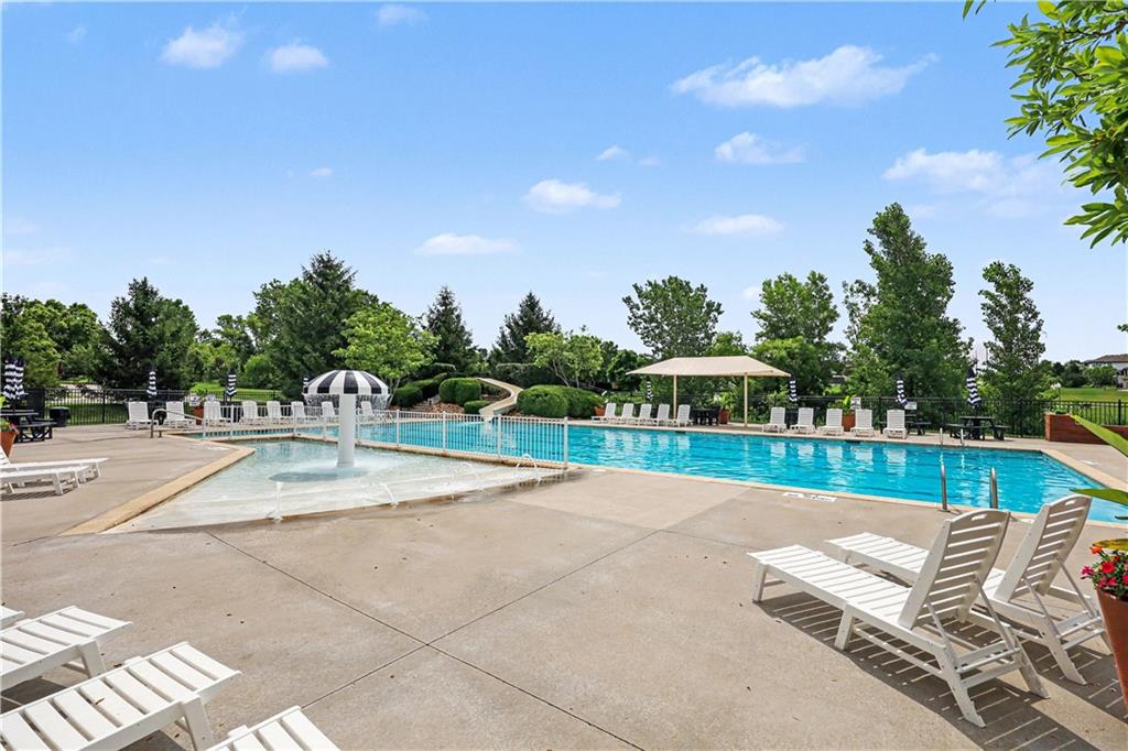 9404 W 163rd Pl, Overland Park, KS 66085