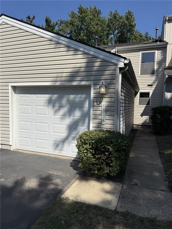 8594 W 108th Pl, Overland Park, KS 66210
