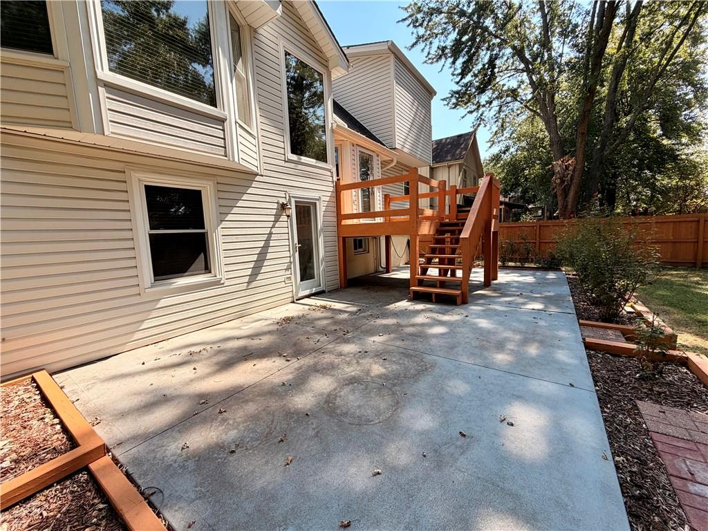 12516 S Cottonwood Dr, Olathe, KS 66062