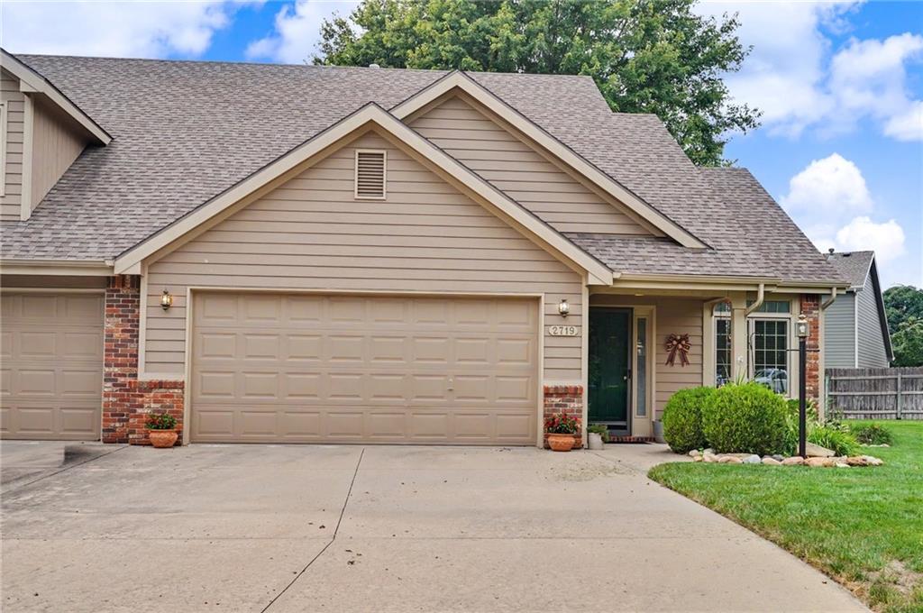 2719 Larkspur Ct, Lawrence, KS 66047