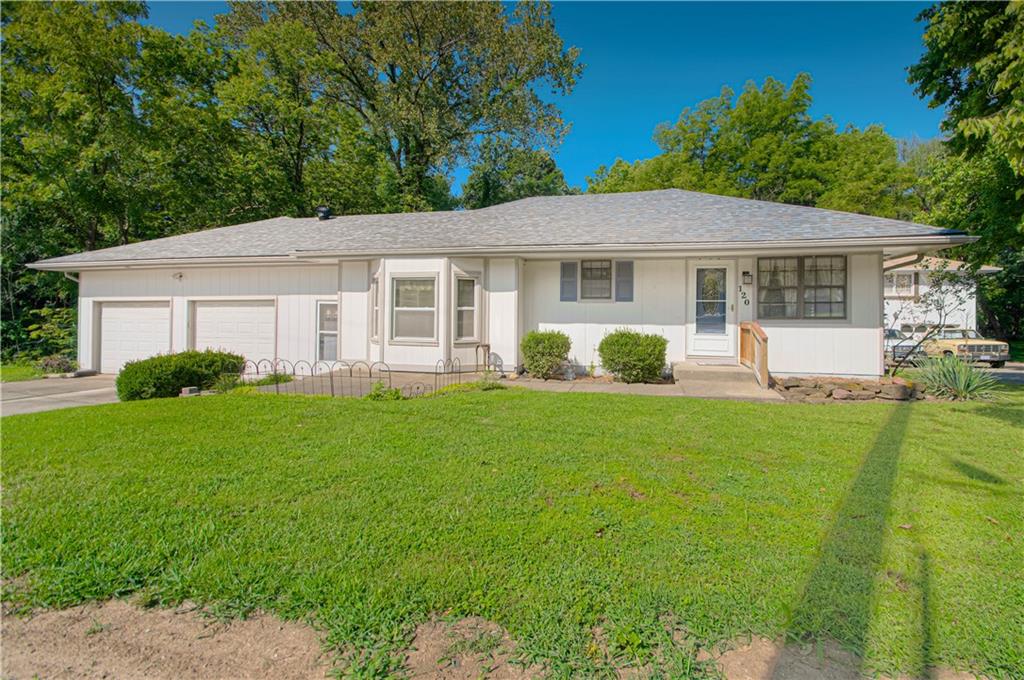 120 Johnson Rd, Liberty, MO 64068