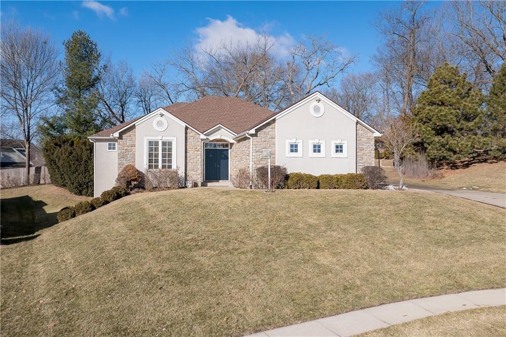 4109 Hidden Valley Dr, St Joseph, MO 64506