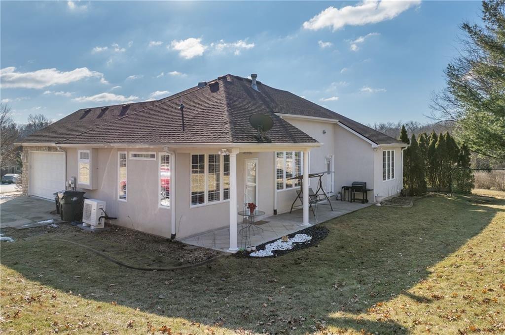 4109 Hidden Valley Dr, St Joseph, MO 64506