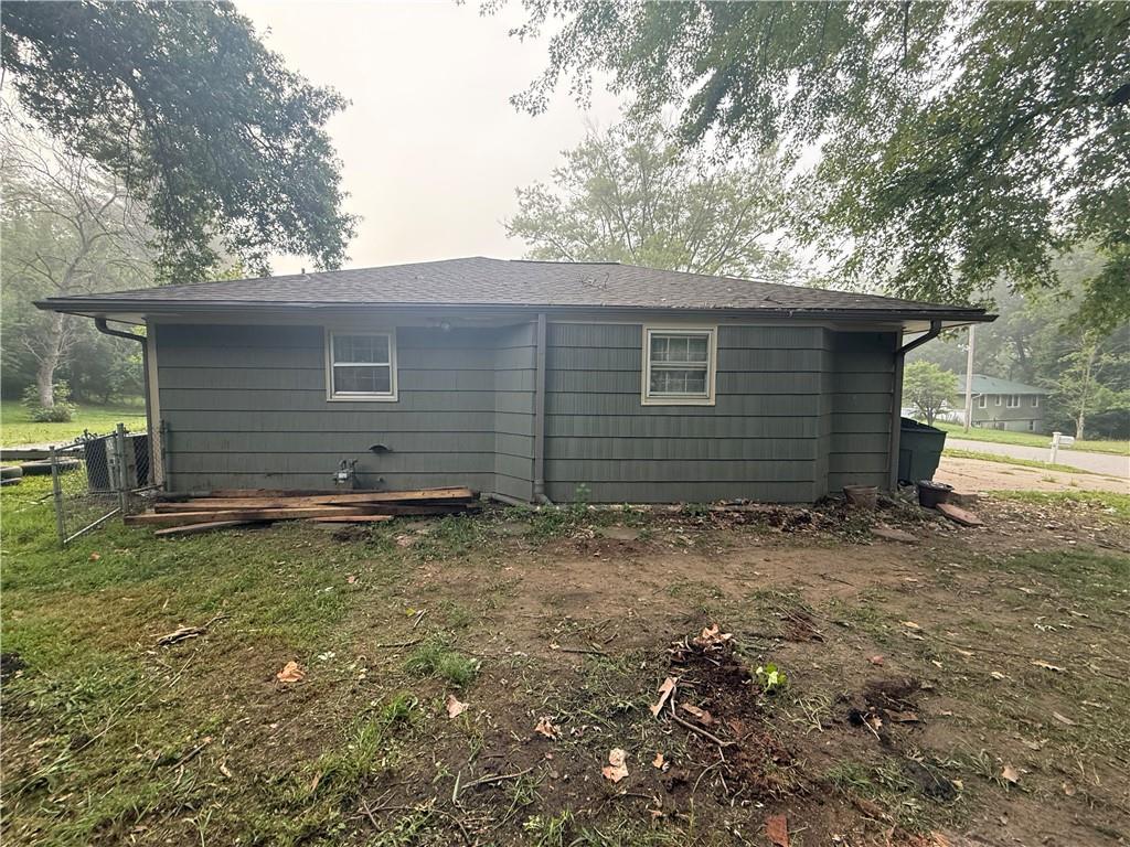 7020 Verde Dr, Kansas City, KS 66109