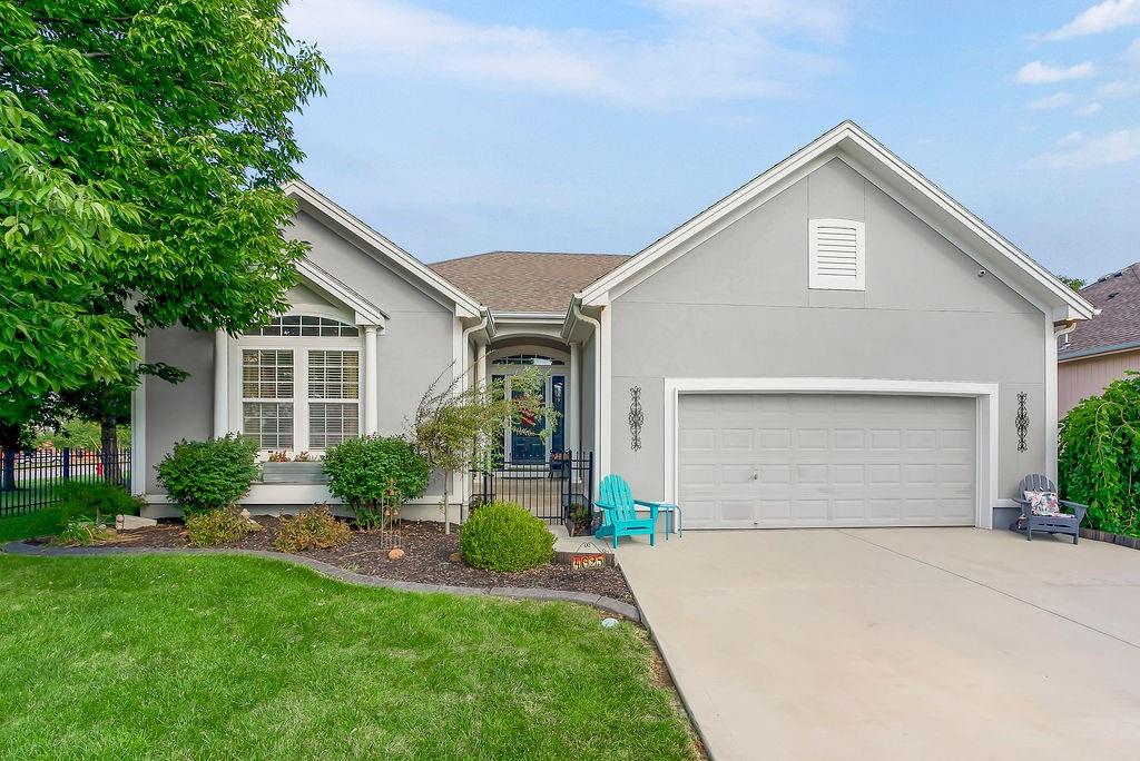 4025 NW Chapman Dr, Blue Springs, MO 64015