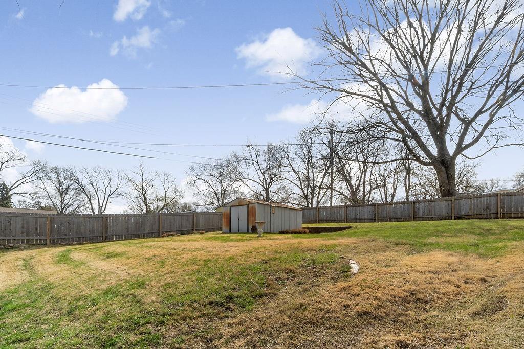 5613 N Euclid Ave, Gladstone, MO 64118