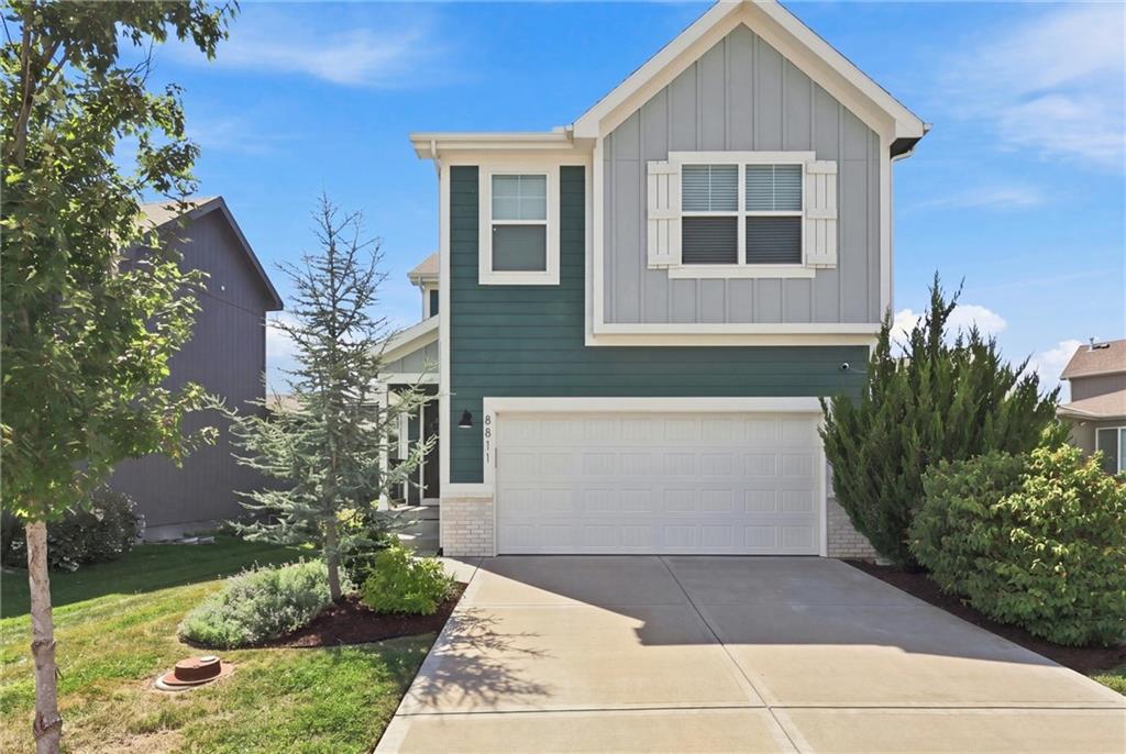 8811 SW 9th St, Blue Springs, MO 64064