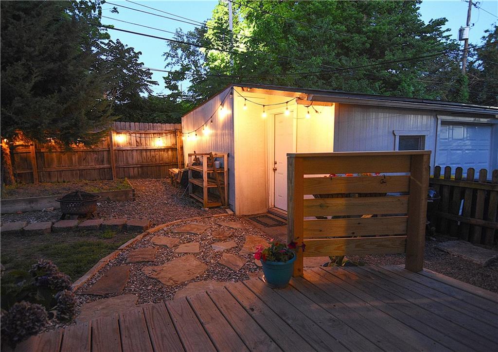 3911 Central St, Kansas City, MO 64111