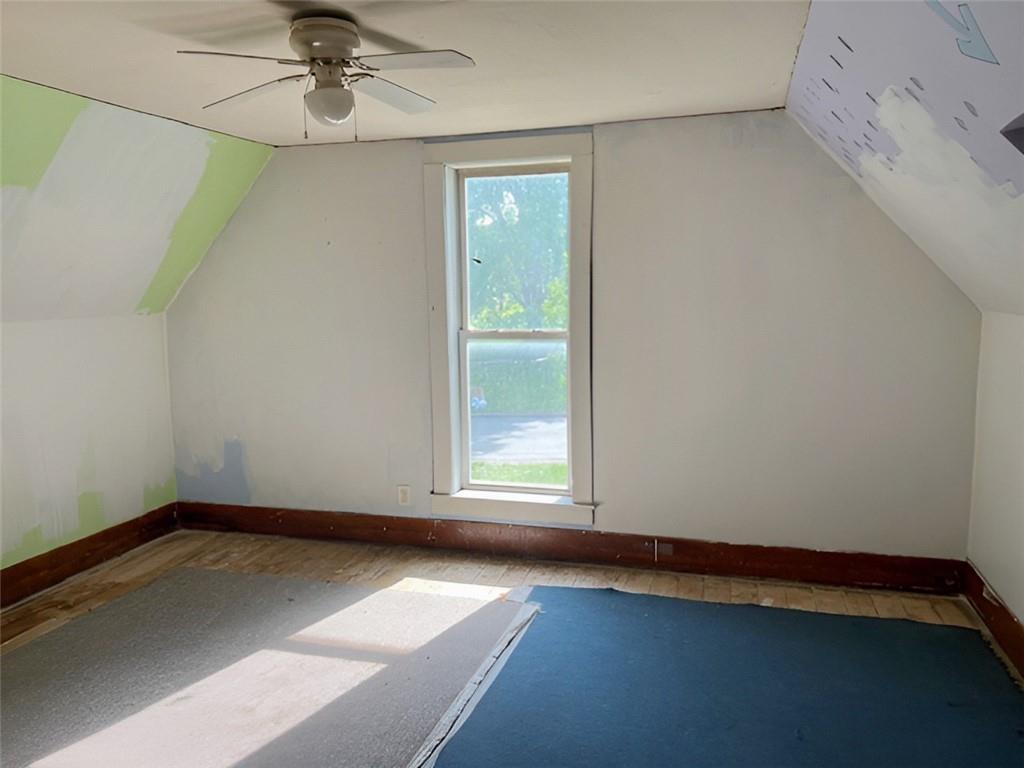 208 S 3rd St, Hopkins, MO 64461