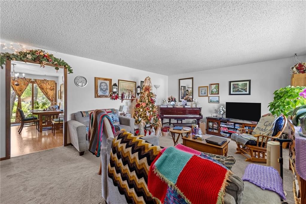 128 N Robey St, Williamsburg, KS 66095