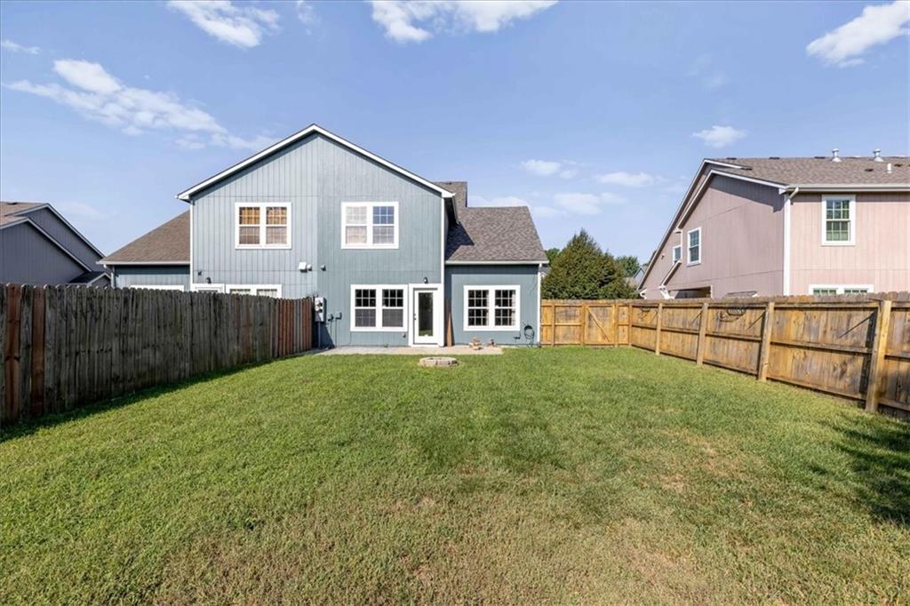 2350 Surrey Dr, Lawrence, KS 66046
