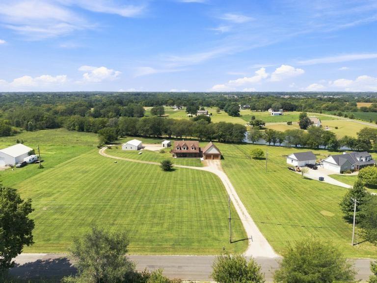 17200 S Gray Dr, Pleasant Hill, MO 64080