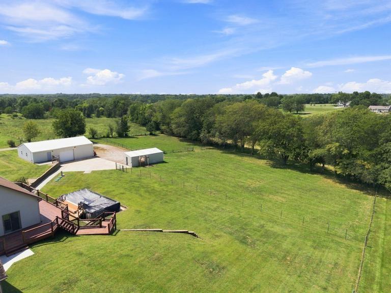 17200 S Gray Dr, Pleasant Hill, MO 64080