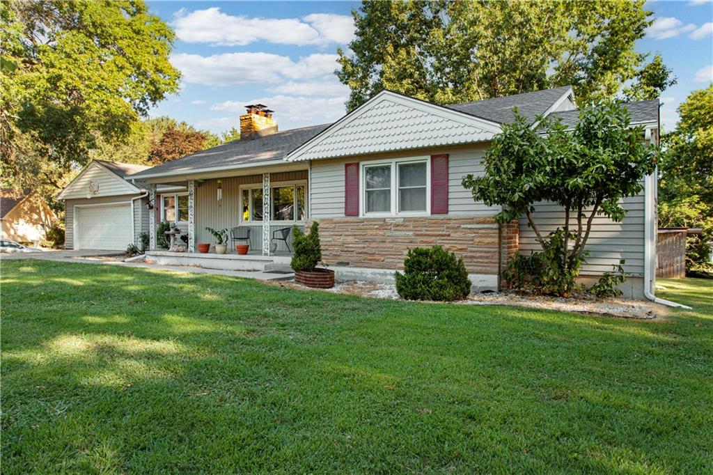 2109 SW Walnut St, Blue Springs, MO 64015