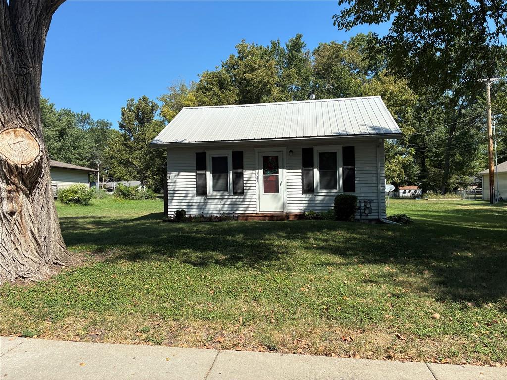 323 E 13th St, Ottawa, KS 66067
