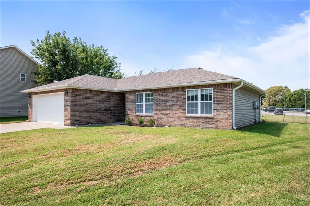102 Shady Lane Dr, Warrensburg, MO 64093