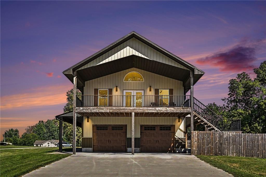 100 S 2nd St, King City, MO 64463