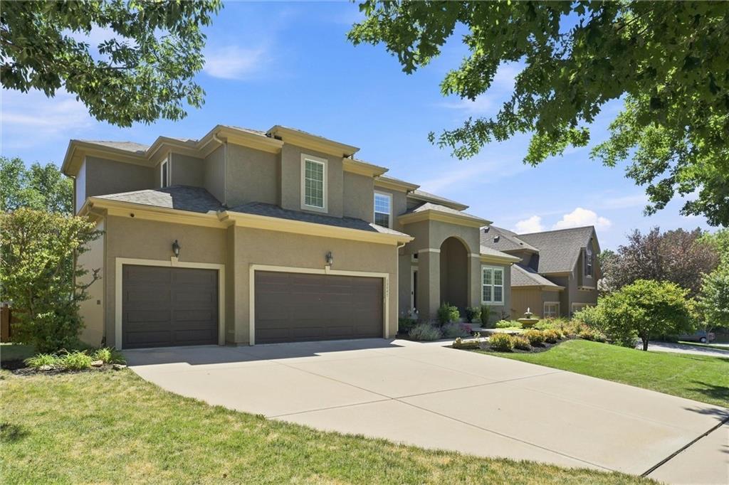 15447 W 164th Ter, Olathe, KS 66062