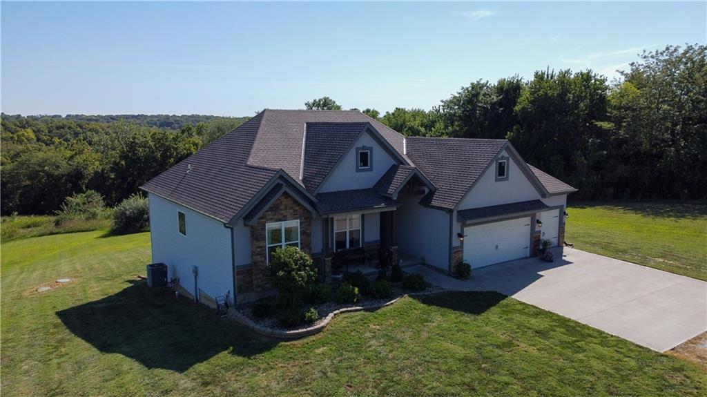 1404 SE Bush Rd, St Joseph, MO 64504