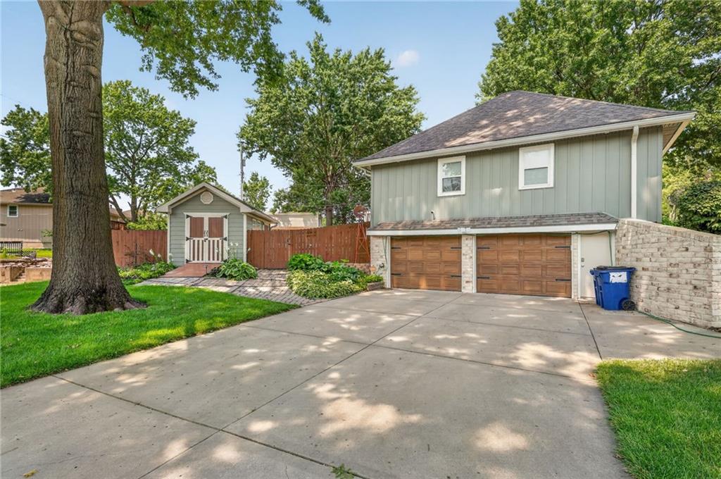 7320 N Garfield Ave, Gladstone, MO 64118