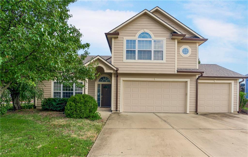 204 Thomas Cir, Louisburg, KS 66053