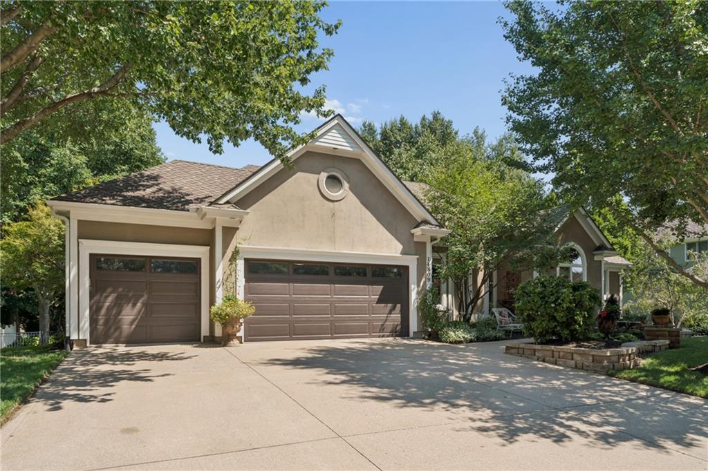 14809 Linden St, Leawood, KS 66224