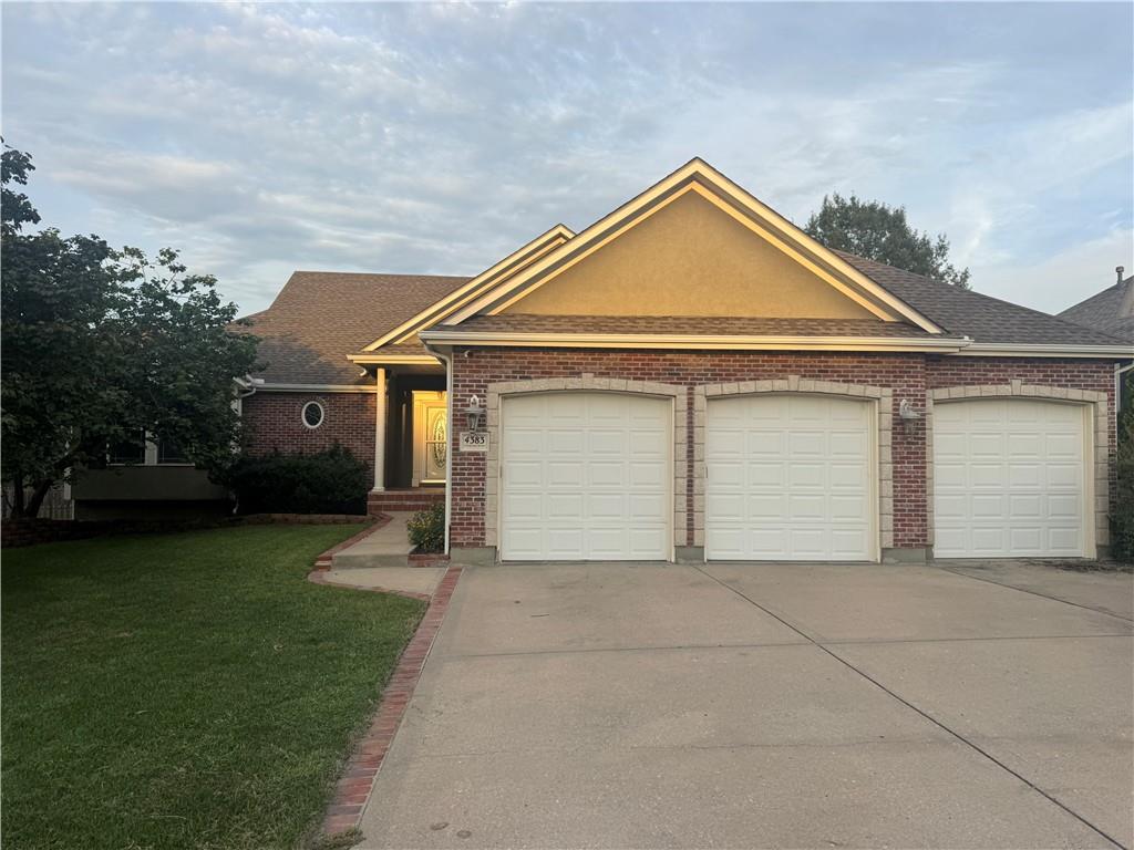 4383 SW Creekview Dr, Lee's Summit, MO 64082