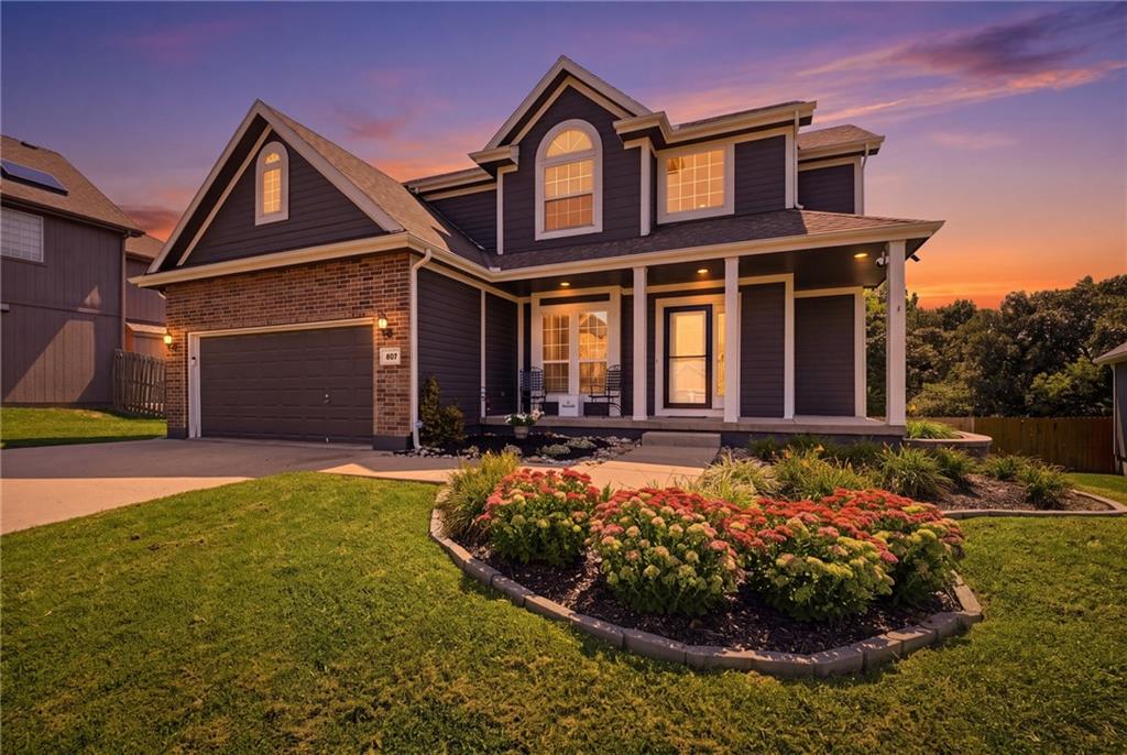 805 Cherry Ln, Smithville, MO 64089