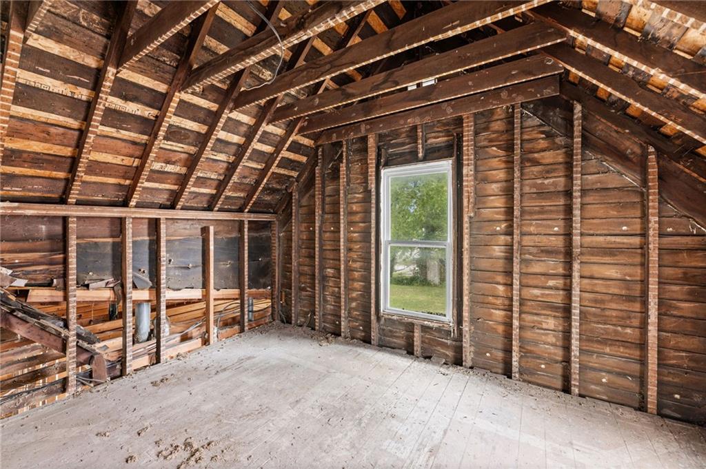 935 N Sycamore St, Ottawa, KS 66067