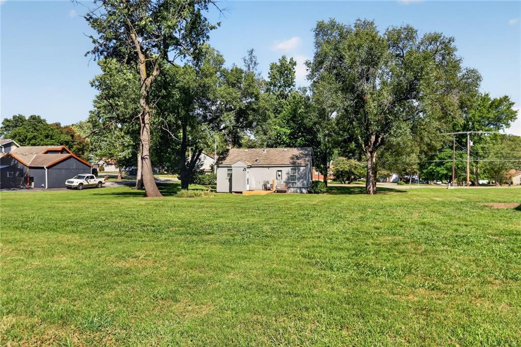 5308 Quivira Rd, Shawnee, KS 66216