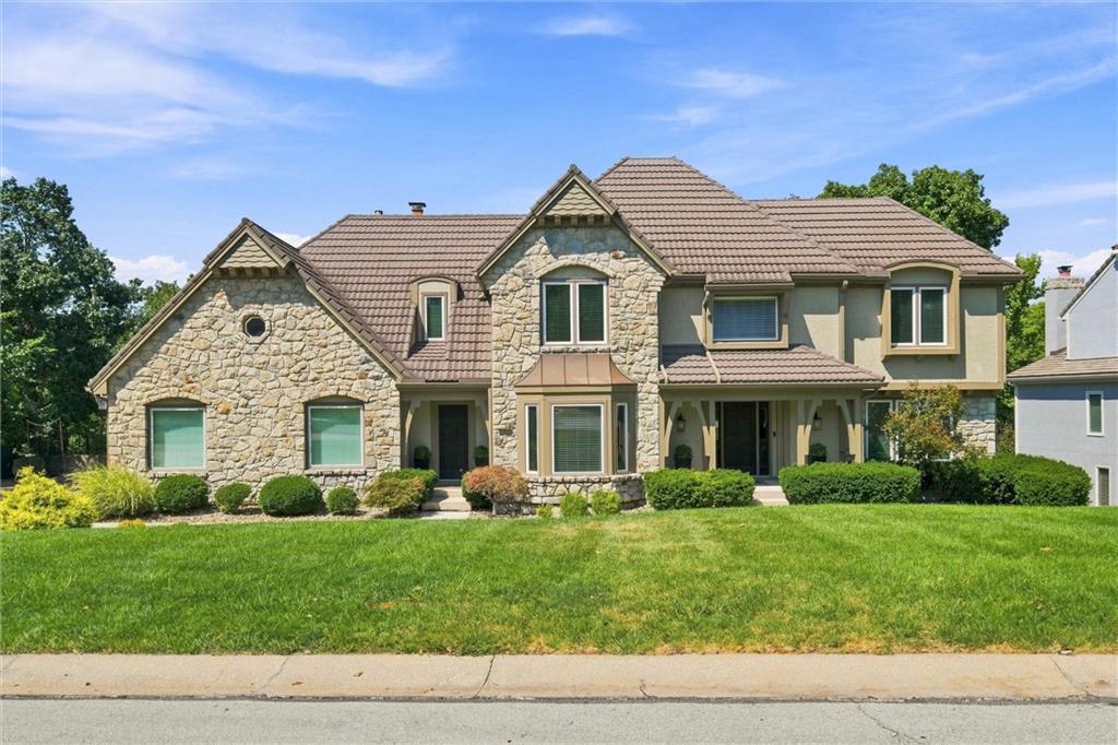 12520 Sherwood St, Leawood, KS 66209