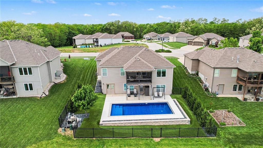 17605 Grey Hawke Rg, Smithville, MO 64089