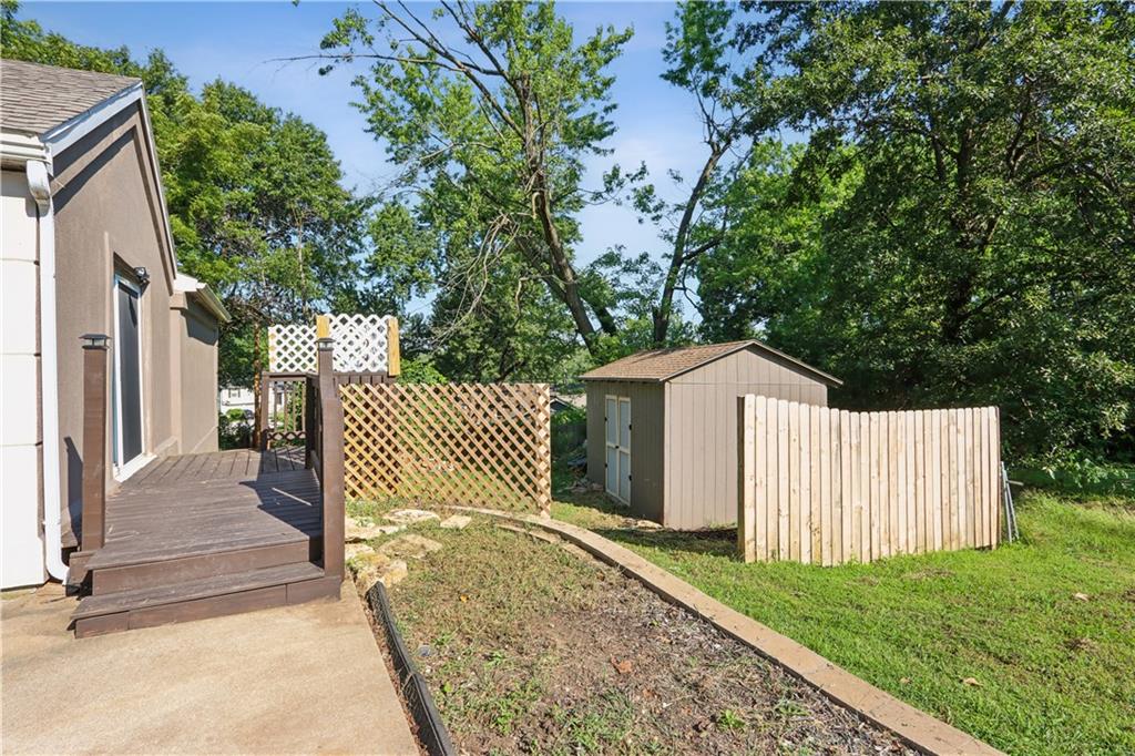 204 E 96th St, Kansas City, MO 64114