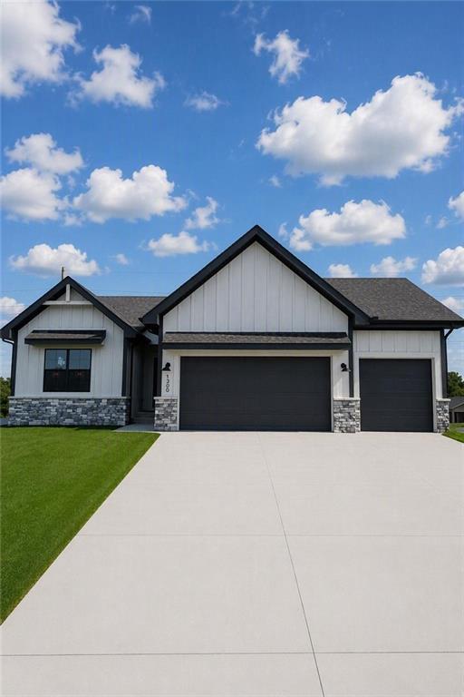 1300 Larkspur Pl, Raymore, MO 64083